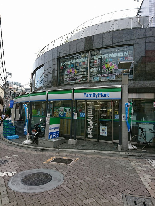コンビニ　ファミリーマート 表参道中央店（コンビニ）まで450m