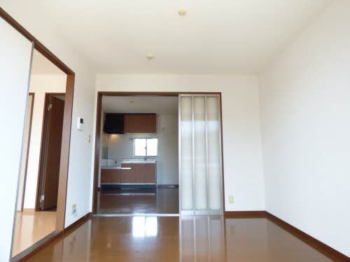 居室・リビング　日当たりの良い、東側洋室♪