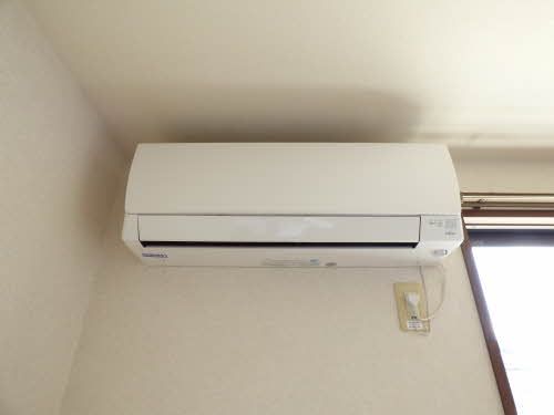 その他設備　東側洋室にエアコンが付いてます♪
