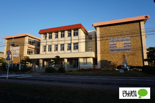 小学校　湖南市立下田小学校（小学校）まで730m