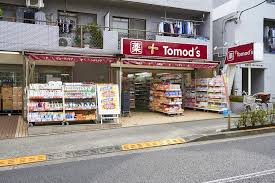 ドラックストア　薬局トモズ 野沢店（ドラッグストア）まで389m