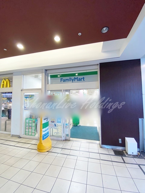 コンビニ　ファミリーマート 戸塚駅西口店（コンビニ）まで433m