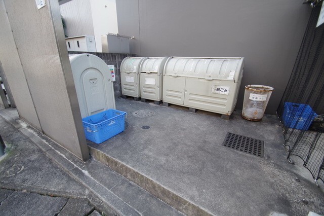 ロビー　２面採光です