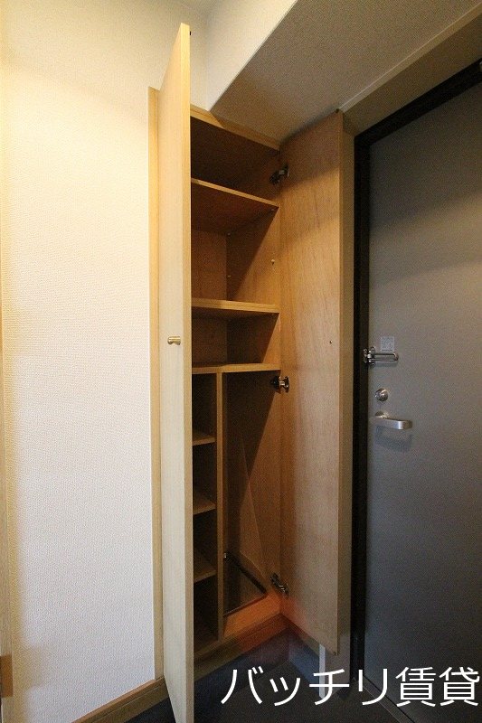 玄関　室内写真等は別号数の為、現状優先となります。