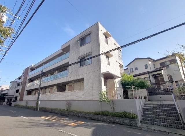 建物外観　オートロック完備