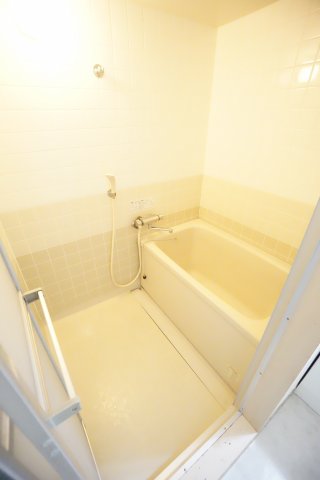 バス・シャワールーム　※同物件、同タイプ、間取り反転のお部屋です