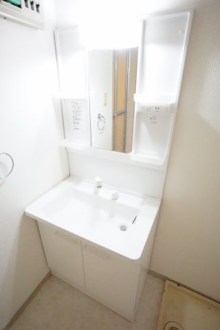 洗面設備　※同物件、同タイプ、間取り反転のお部屋です