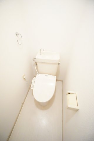 トイレ　※同物件、同タイプ、間取り反転のお部屋です