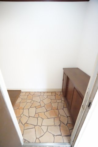 玄関　※同物件、同タイプ、間取り反転のお部屋です