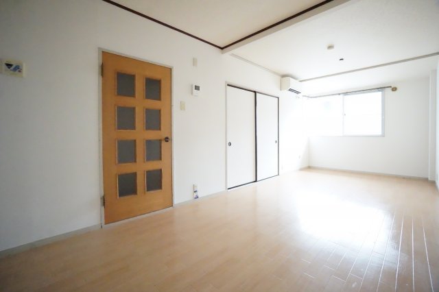 居室・リビング　※同物件、同タイプ、間取り反転のお部屋です