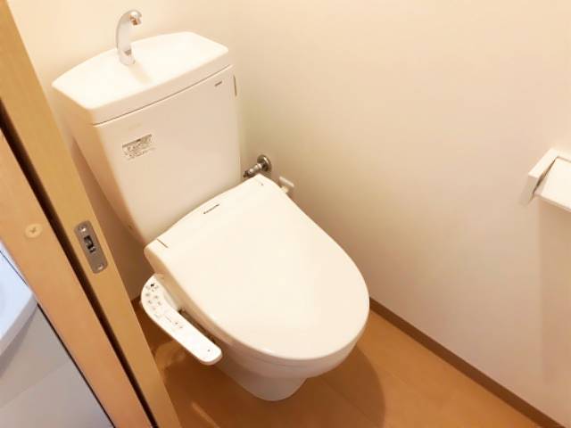 トイレ　温水洗浄便座