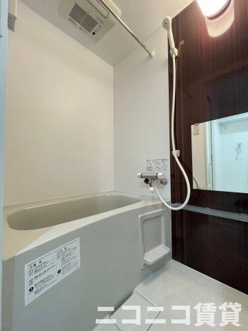 バス・シャワールーム　浴室乾燥機つきで洗濯物も干せます。※モデルルーム