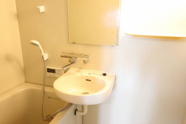 洗面設備　洗面台を浴室に入れて省スペース