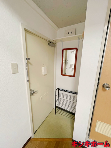 玄関　写真は別のお部屋です。※現況を優先します