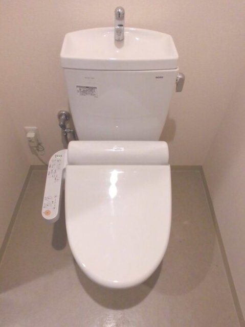 トイレ　同物件別号室の写真です。