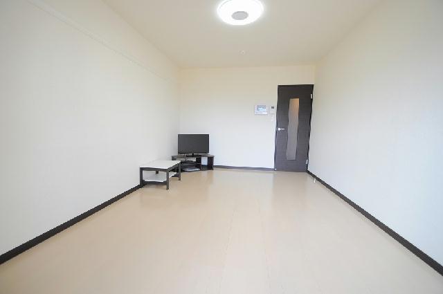 居室・リビング　反転部屋参考写真です。