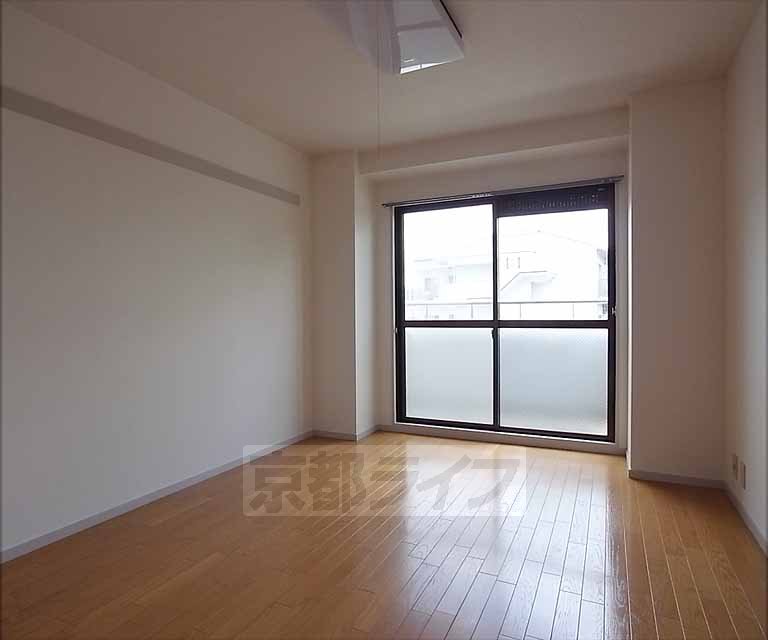 居室・リビング　ゆったり６帖の洋室です！