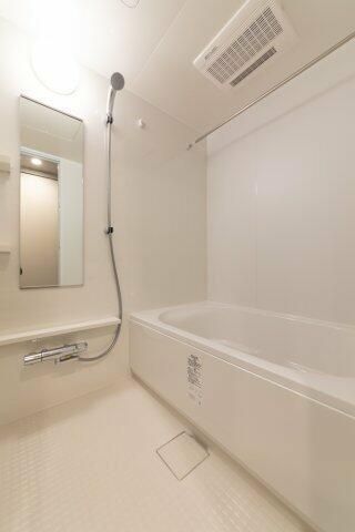 バス・シャワールーム　Ｂ・Ｔ別　シャワー　追焚機能　浴室乾燥機付き♪