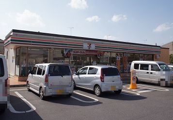 コンビニ　セブンイレブン（コンビニ）まで400m