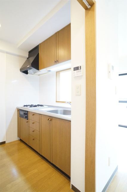 キッチン　参考写真（当建物別部屋のものです）