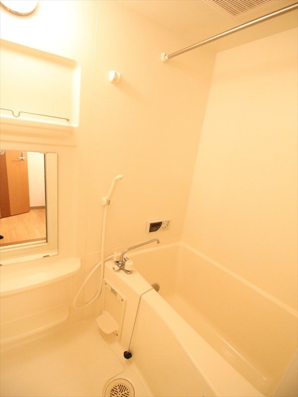 バス・シャワールーム　写真は反転タイプ別室