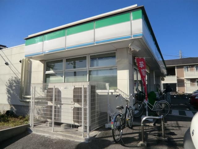 コンビニ　ファミリーマート（コンビニ）まで560m