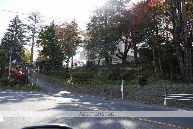 小学校　岡谷市小学校川岸小学校（小学校）まで970m