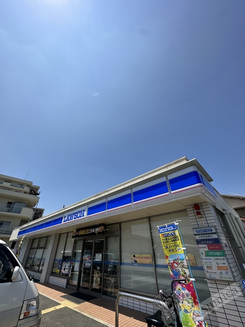 コンビニ　ローソン東大阪衣摺五丁目店（コンビニ）まで672m