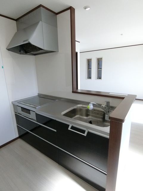 キッチン　お手入れのしやすいＩＨヒーター採用