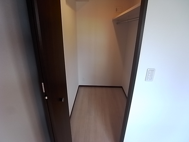 収納　ウォーキングクローゼット