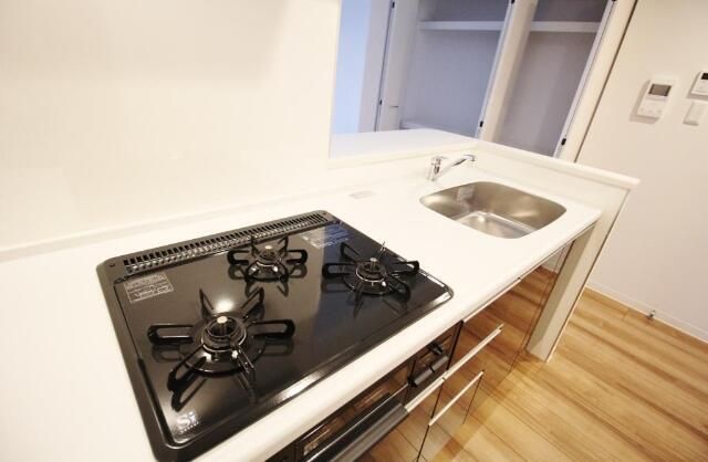 キッチン　コンパクトなキッチンで掃除もラクラク