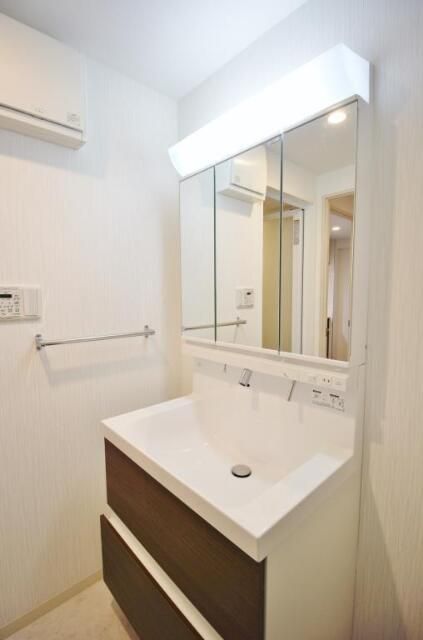 洗面設備　使いやすい洗面所です