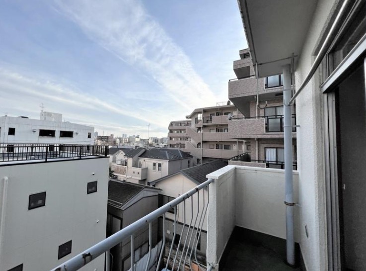 バルコニー　暖かな日差しのふりそそぐバルコニー♪