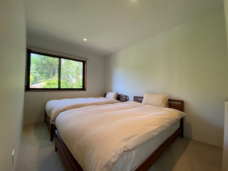 その他部屋・スペース　落ち着いた色調の壁紙が、心地よい眠りへと誘う上質なプライベー