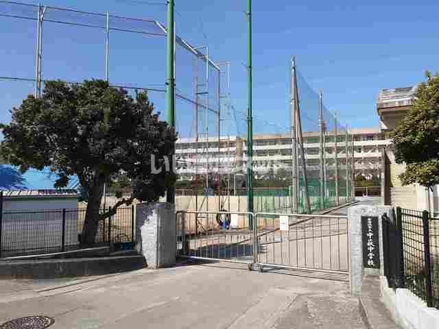 中学校　新居浜市立中萩中学校（中学校）まで223m