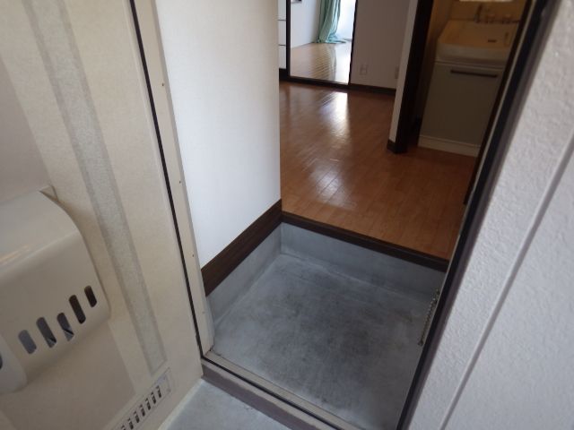 玄関　同物件同タイプ