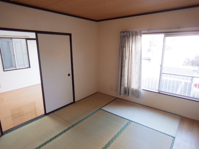 居室・リビング　同物件同タイプ