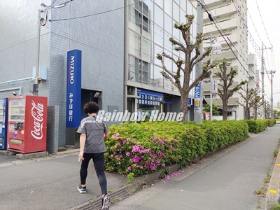 銀行　みずほ銀行三郷支店（銀行）まで327m