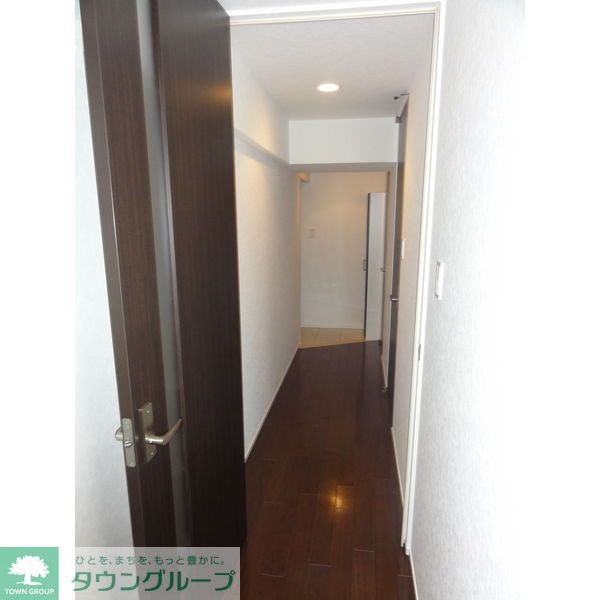 玄関　別部屋の写真です。