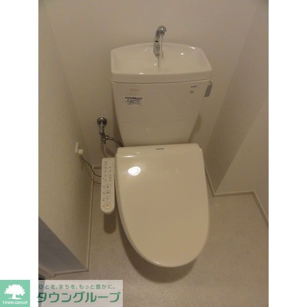 トイレ　別部屋の写真です。