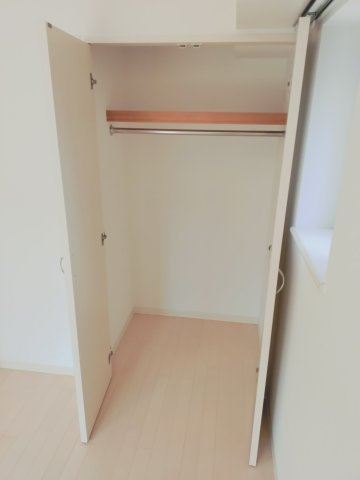 収納　お洋服もたくさんしまえます