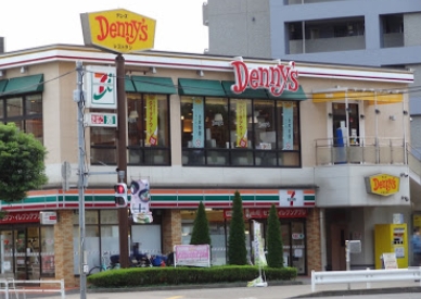 飲食店　デニーズ大森北店（飲食店）まで562m