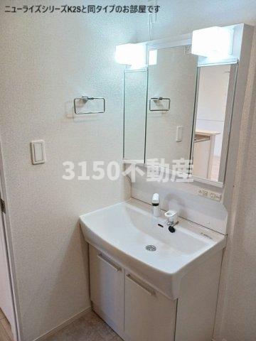 洗面設備　ゆったりとスペースのある洗面所