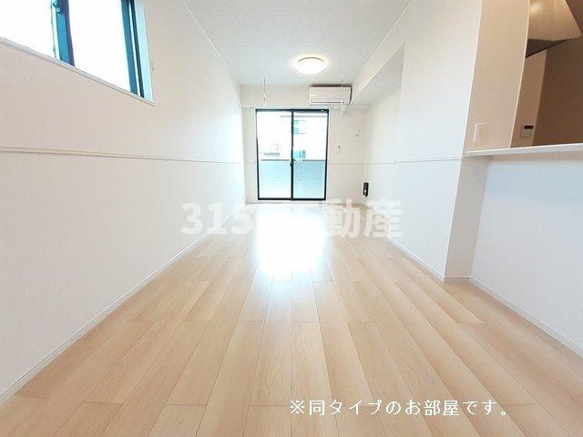 居室・リビング　こちらのリビングで趣味の時間をお楽しみください