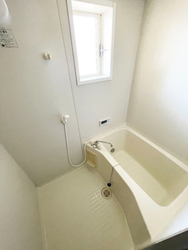 バス・シャワールーム　追い焚き付きでいつでも温かいお風呂に浸かれます☆