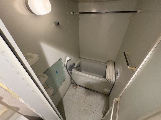 バス・シャワールーム　落ち着いた空間のお風呂です