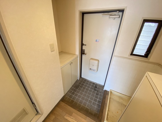 玄関　※別部屋の写真です