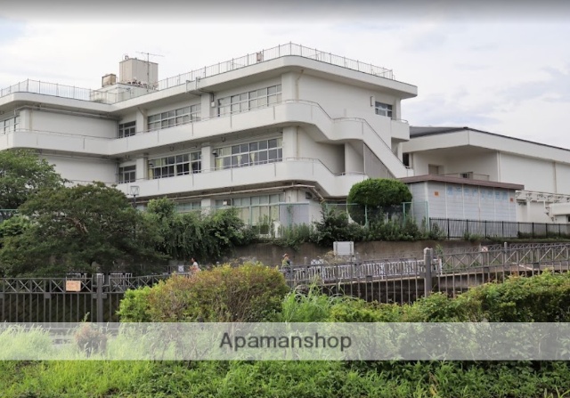 中学校　横浜市立西本郷中学校（中学校）まで664m