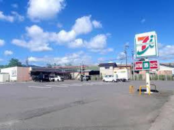 コンビニ　セブンイレブン津市芸濃町椋本店（コンビニ）まで280m