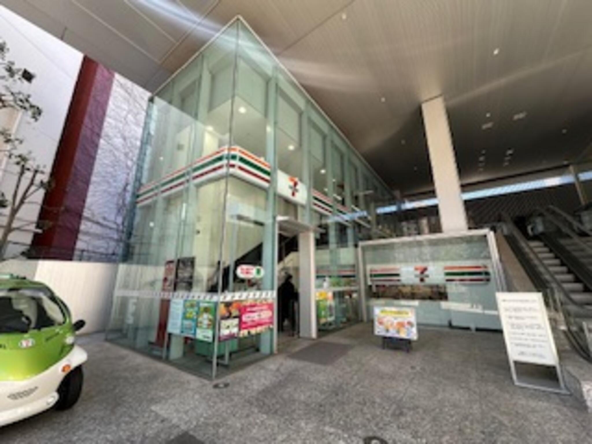 コンビニ　セブンイレブン千代田二番町店（コンビニ）まで415m